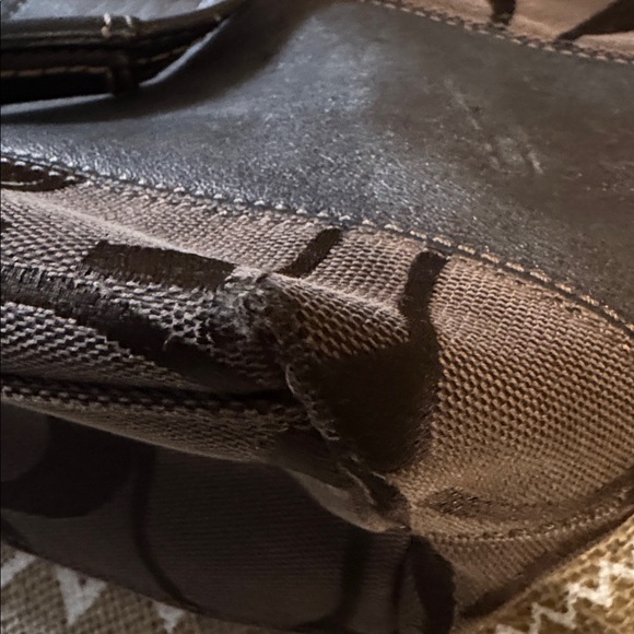 Coach Patterned Tote Bag with zipper - Picture 15 of 17